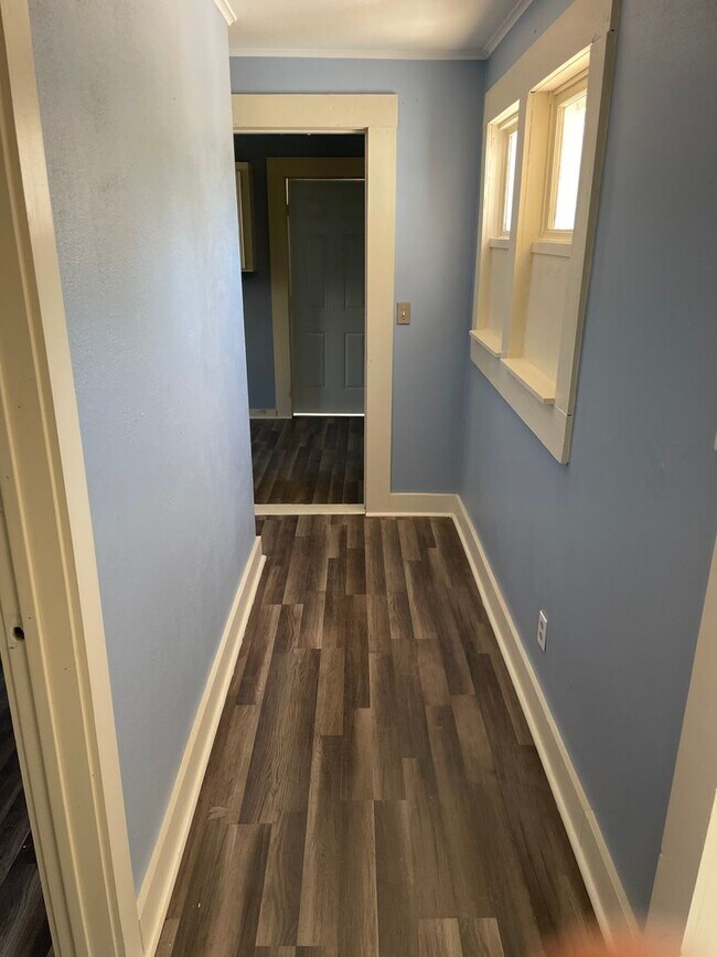 Building Photo - Huge Remodeled 3 Bed, 1 Bath Home