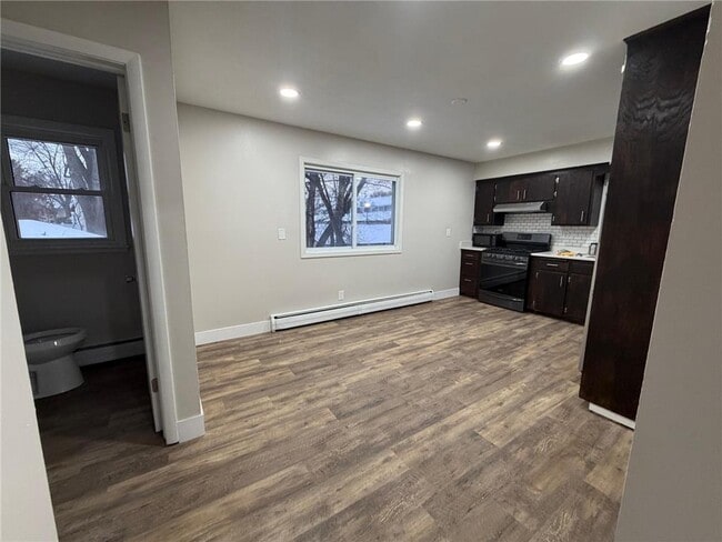 Building Photo - 212 42nd Ave NE