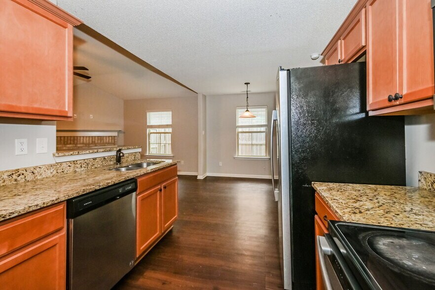 Building Photo - 9440 Darren Cir S