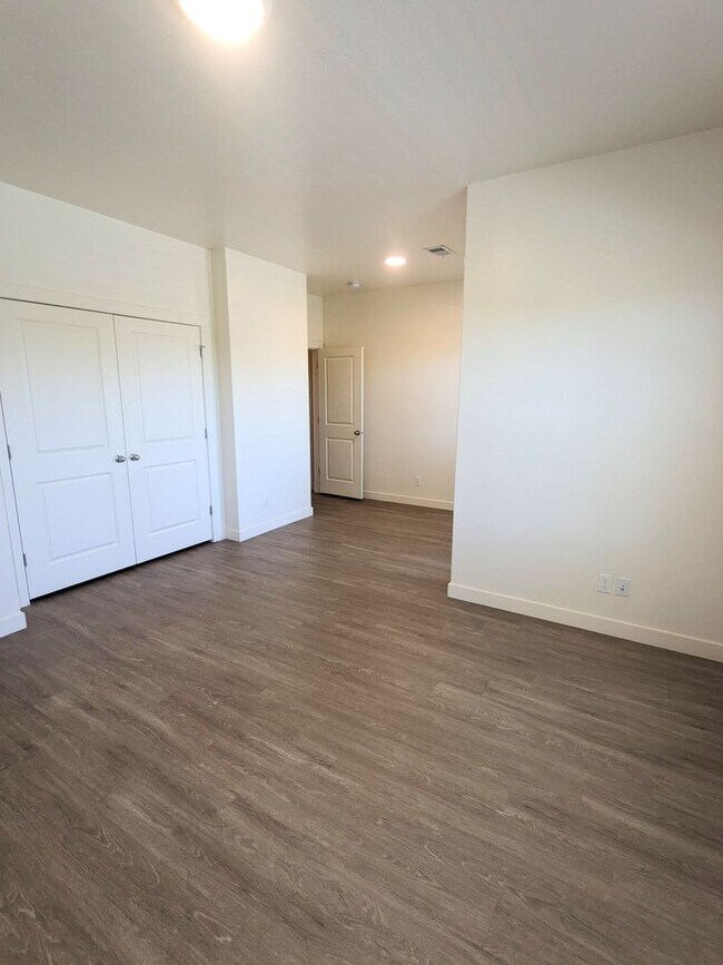 Building Photo - Move In This June! 2 Weeks Rent Free – 3 B...
