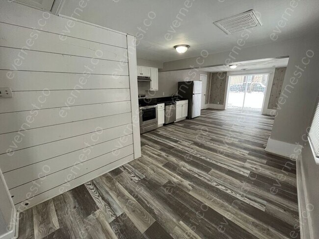 Building Photo - 5085 Adella St