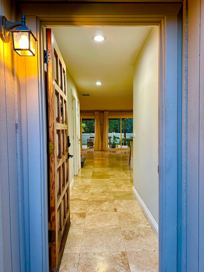 Entryway looking in - 11478 Matinal Cir