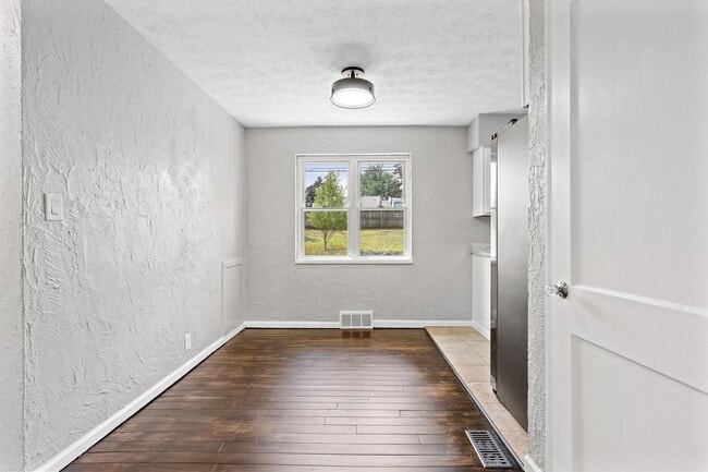 Building Photo - 110 S Bromfield Rd
