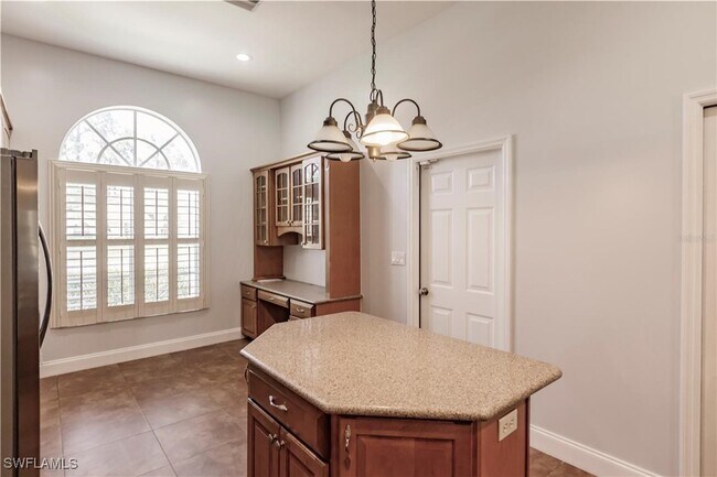 Building Photo - 2615 6th St W