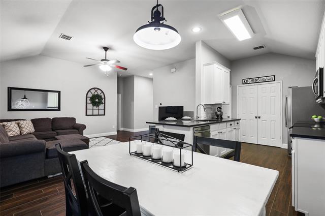 Building Photo - 1432 Castlegar Ln