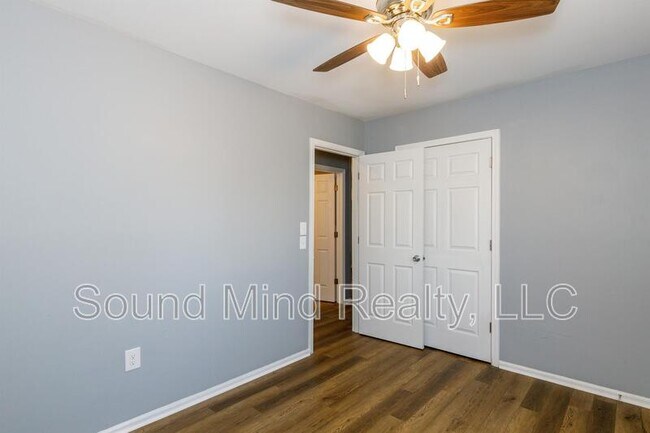 Building Photo - 2624 Sanderford Rd