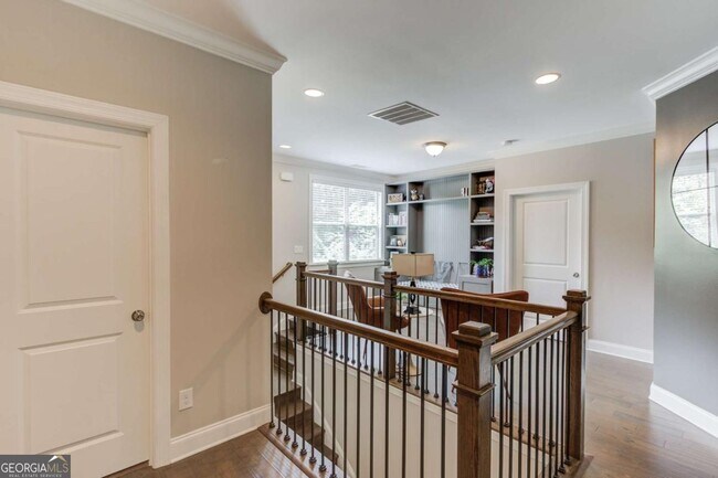 Building Photo - 1450 Edgebrook Ct NE