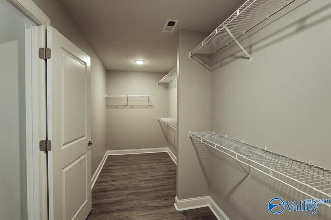 Building Photo - 17212 Stonegate Dr