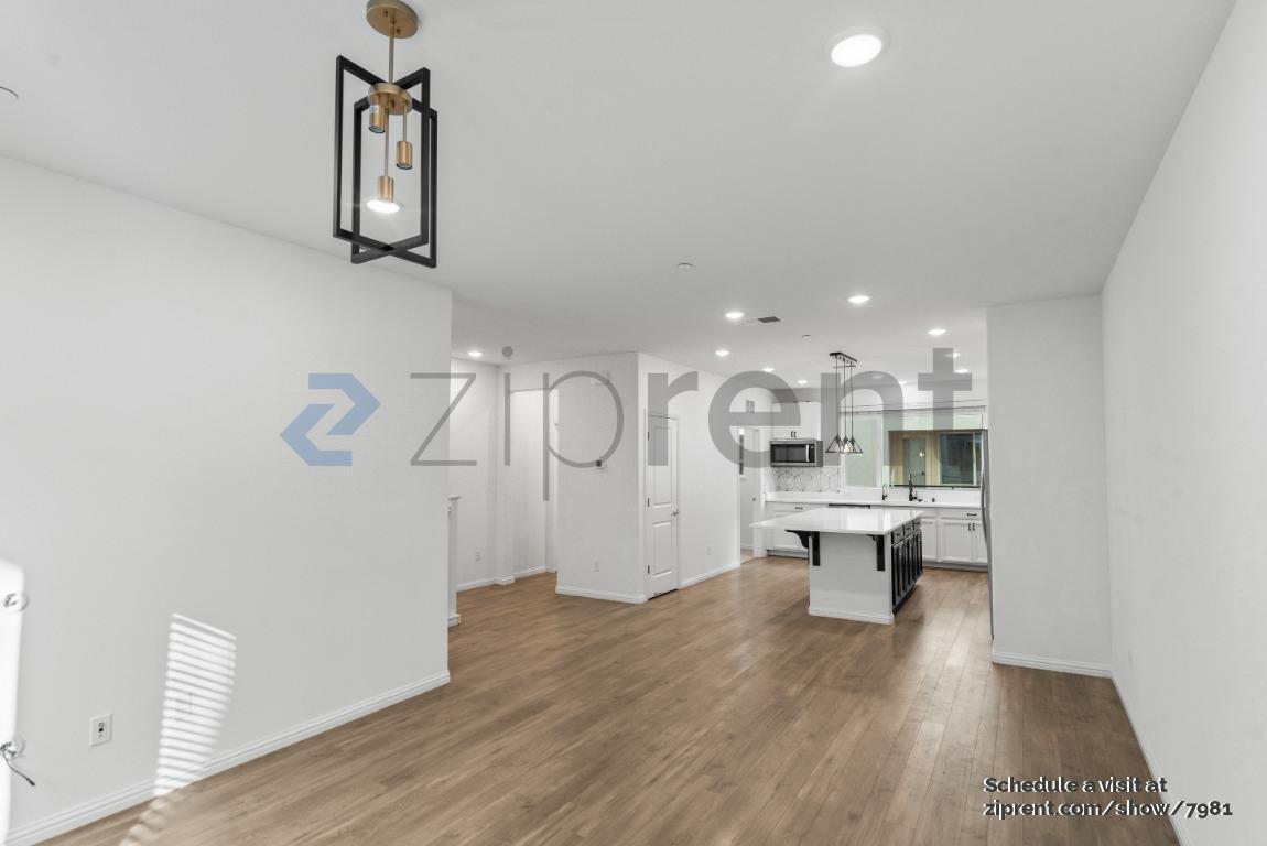 Building Photo - Unit