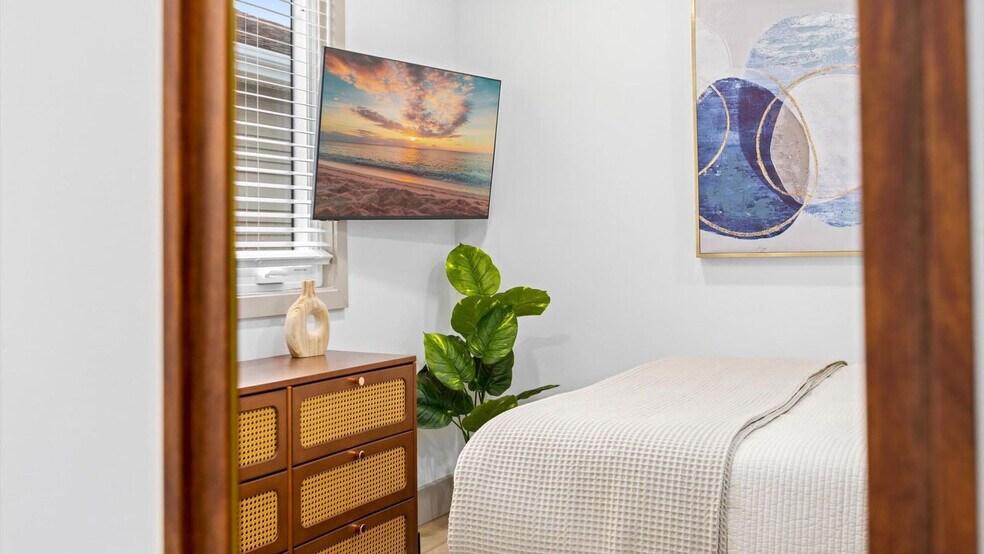 Building Photo - 3136-38 Haven Ave