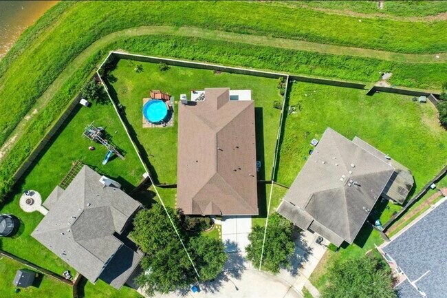 Building Photo - 6007 Wilcox Point Dr