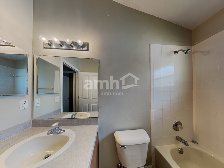 Building Photo - 7014 Monarch Park Dr