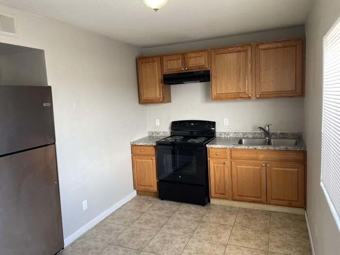 Building Photo - 1444 S 13th Ave