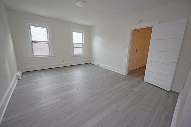 Building Photo - 358 Washington St