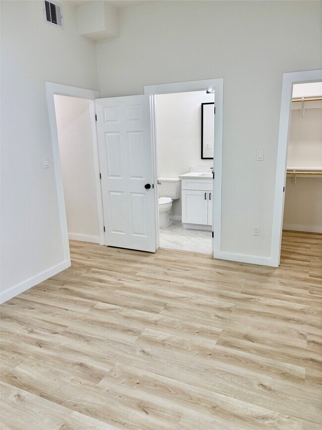 Building Photo - 9711 Pelsey St