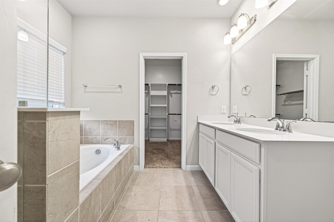 Building Photo - 1322 Eagle Pass Dr