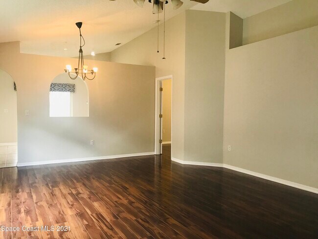 Building Photo - 2824 Maderia Cir