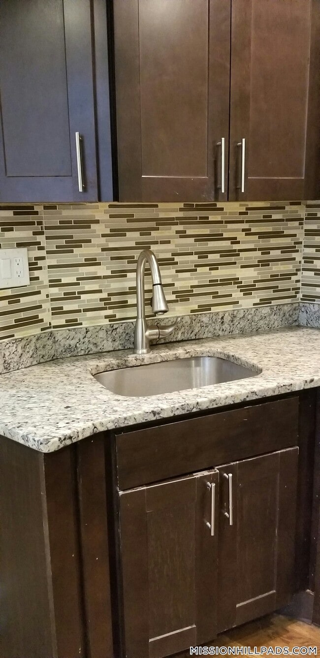 Building Photo - 2975 Washington St