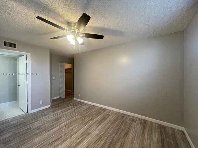 Building Photo - 7875 Margate Blvd