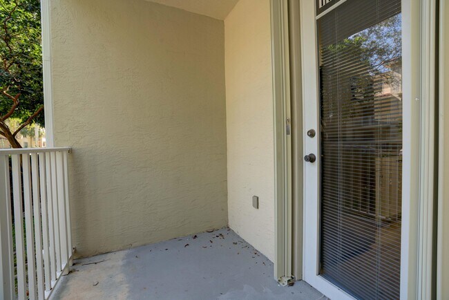 Building Photo - 1136 Town Center Dr