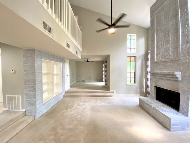 Building Photo - 12303 Longfellow Dr