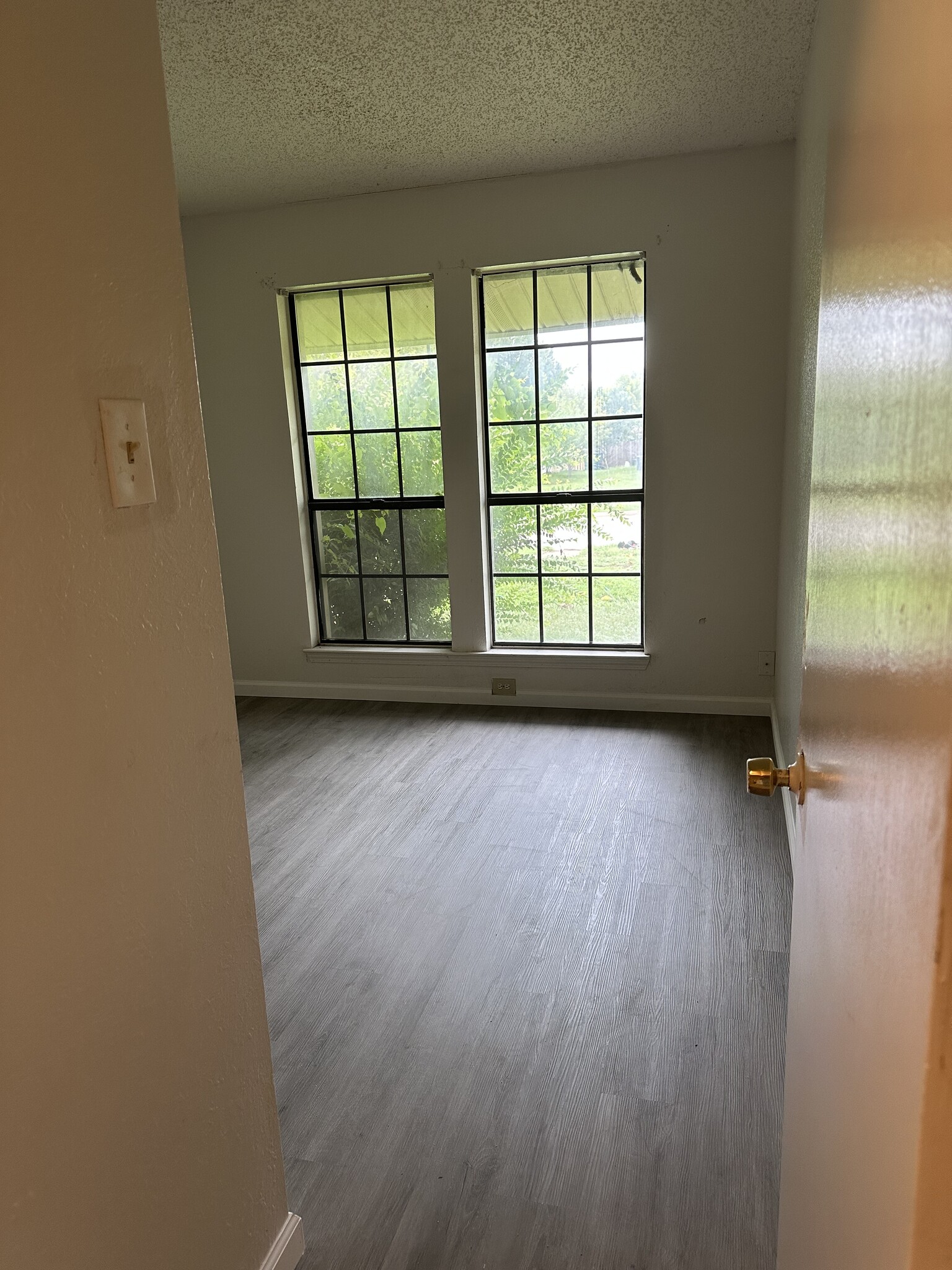 Building Photo - 1513 Lavendale Ln