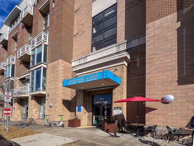 Building Photo - 710 W Trade St