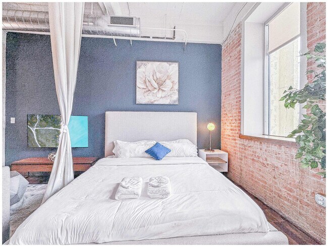 Building Photo - 555 Evergreen St