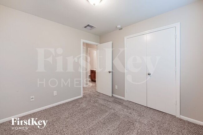 Building Photo - 5212 La Rocco Way