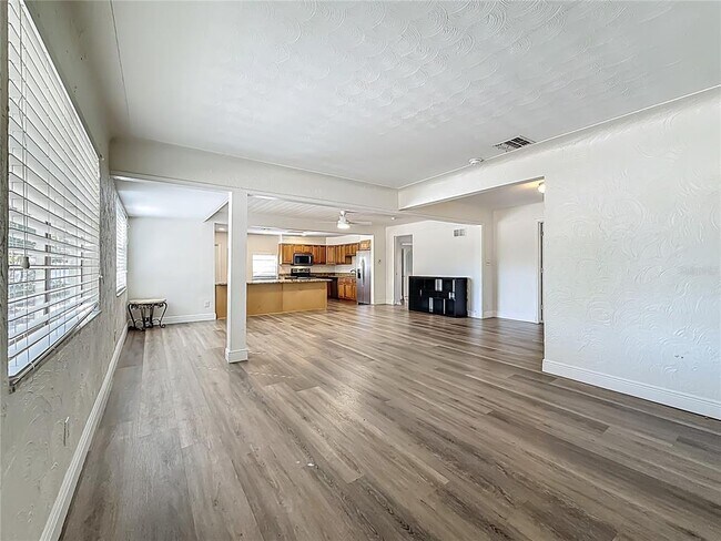 Building Photo - 424 72nd St N