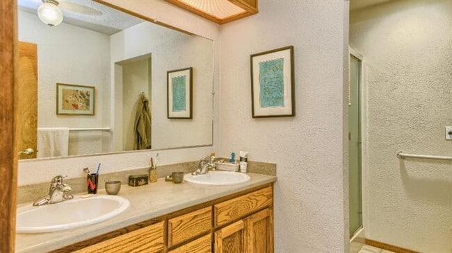 Building Photo - Serene 3 bed/2 bath home in beautiful garden setting | Available June