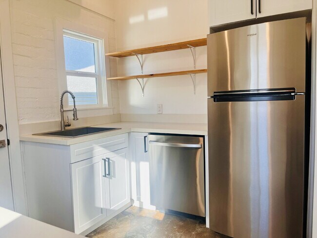 Building Photo - Adorable Studio Cabin near Joshua Tree Town Center