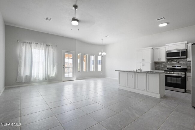 Building Photo - 701 Paseo Musical St