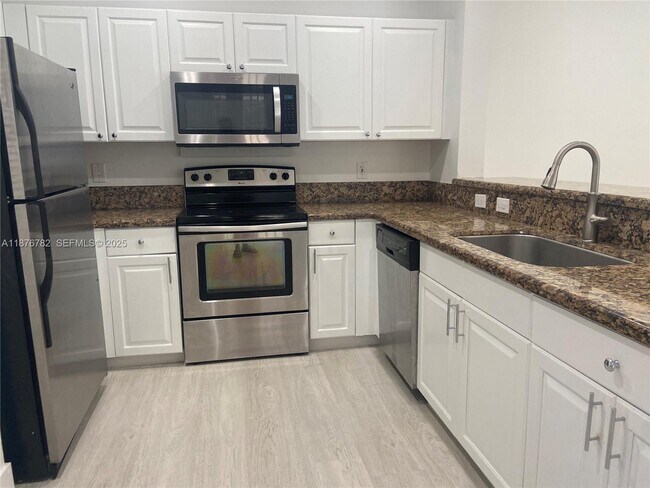 Building Photo - 241 E Bayridge Dr