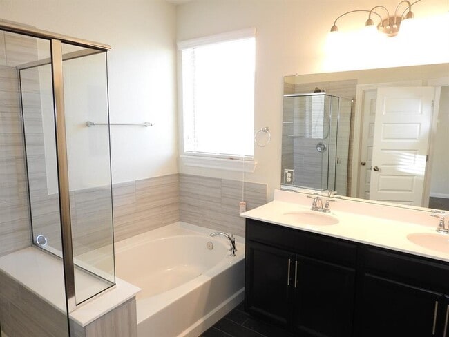 Building Photo - 9903 Quercia Dr
