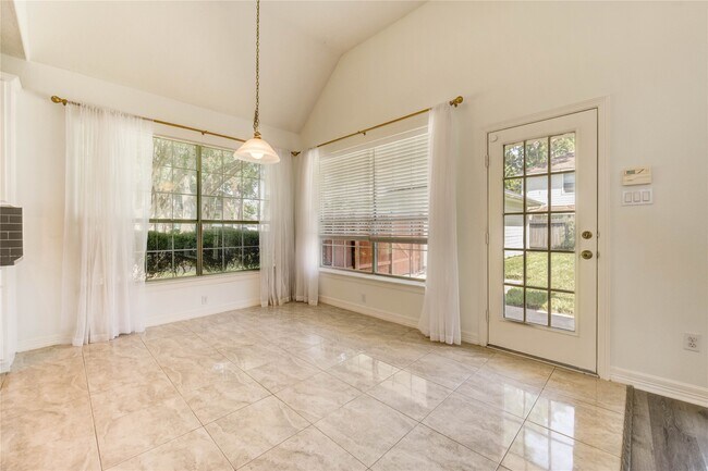 Building Photo - 8803 Memorial Creek Dr