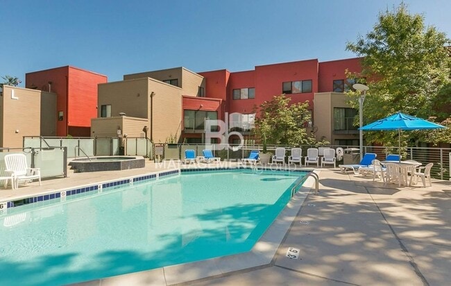 Building Photo - Spacious Riverfront Condo- Beautiful Condo w/River View from Bedroom! Parking Included!