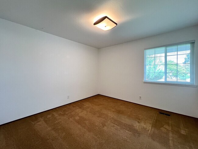 Building Photo - Charming Three Bedroom North Napa Home