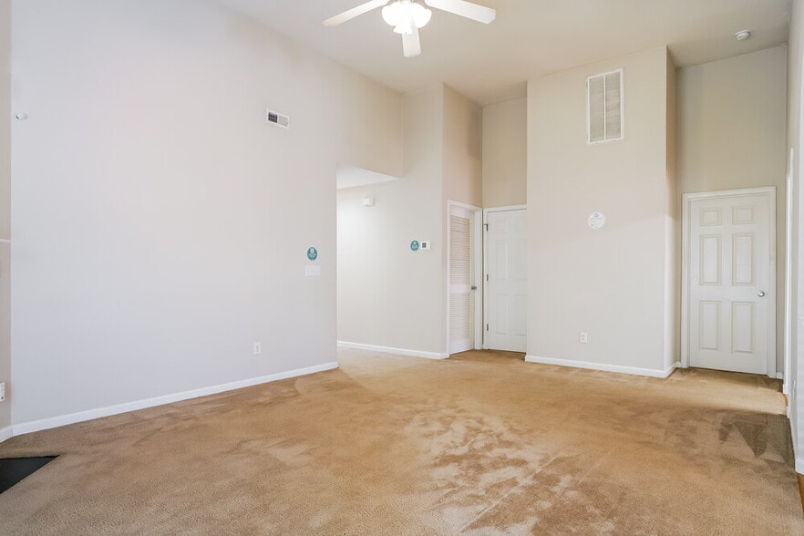 Building Photo - 840 Red Oak Tree Dr