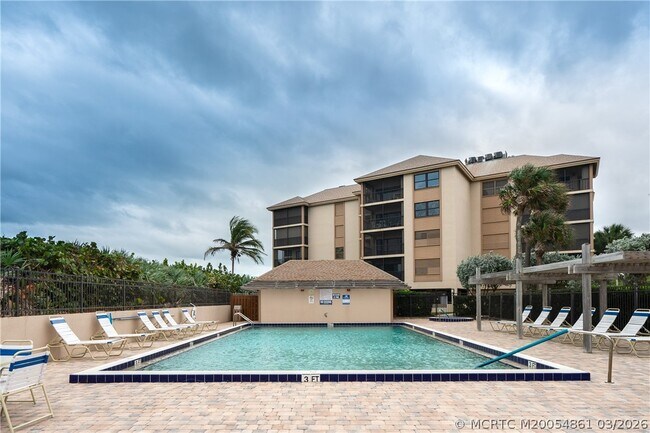 Building Photo - 2641 NE Ocean Blvd