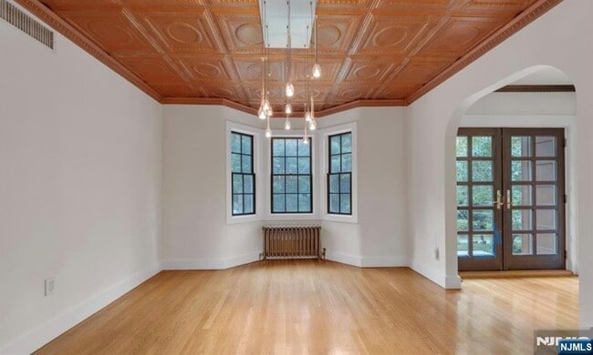 Building Photo - 278 Maple St