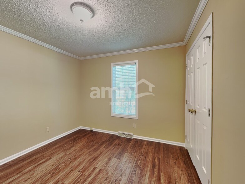 Building Photo - 1103 Lexington Pointe Ln