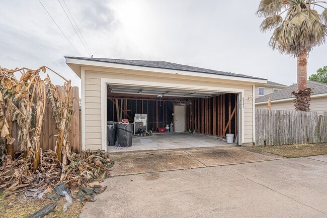 Building Photo - 6247 Elton Knolls St