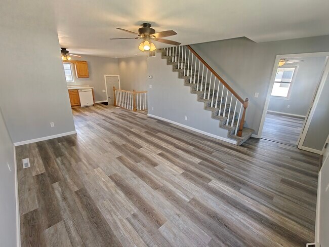 Living - 109 N Oak St