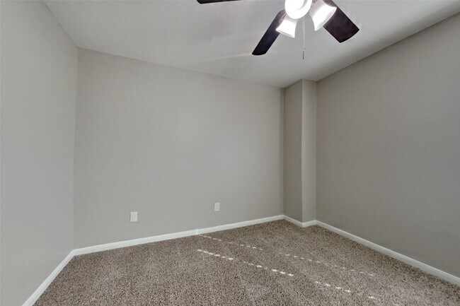 Building Photo - 19123 Oakway Dr