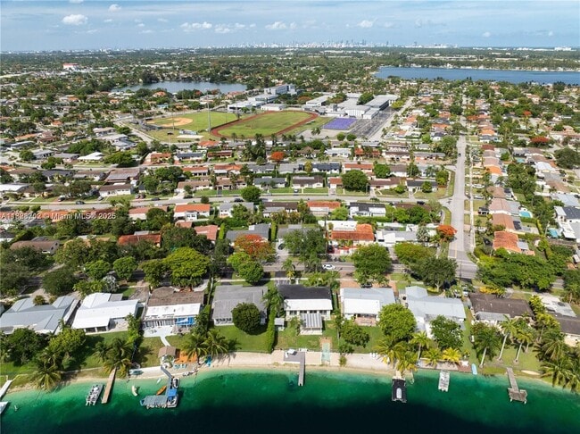 Building Photo - 5020 SW 92nd Ave