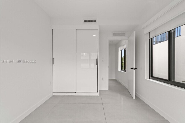 Building Photo - 26126 SW 146th Ave