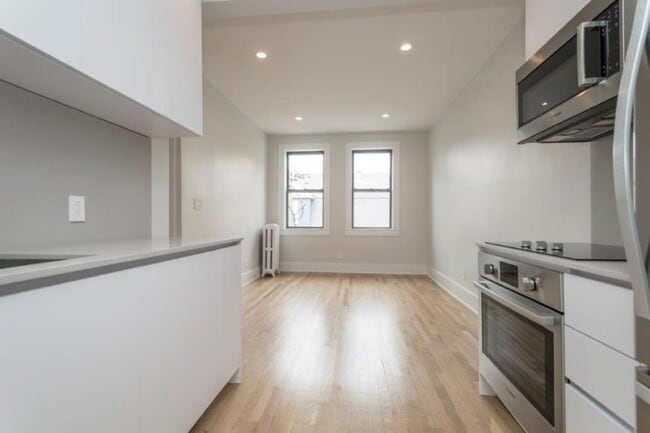 Building Photo - 3 bedroom in Boston MA 02135