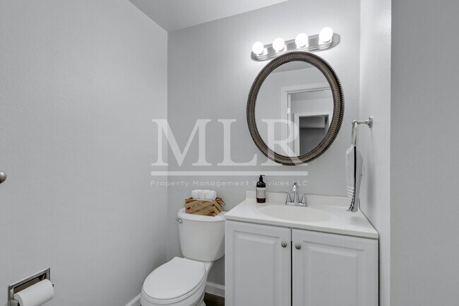 Building Photo - Modern Comfort in Tumwater – Renovated Upstairs End Unit with Move-In Specials!