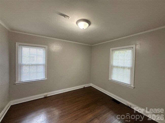 Building Photo - 1412 Claridge Ln